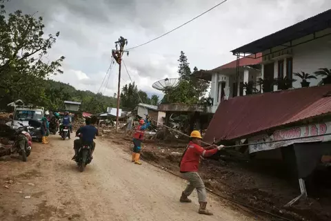 Listrik Huntara Digratiskan, Perkuat Pemulihan Warga Pascabencana Sumatra