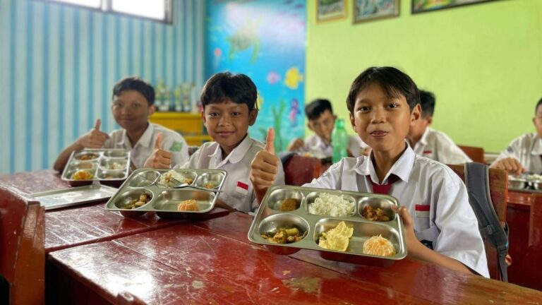 Masyarakat Rasakan Dampak Positif MBG, Dukungan Publik Terus Menguat